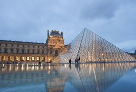Piramide du Louvre