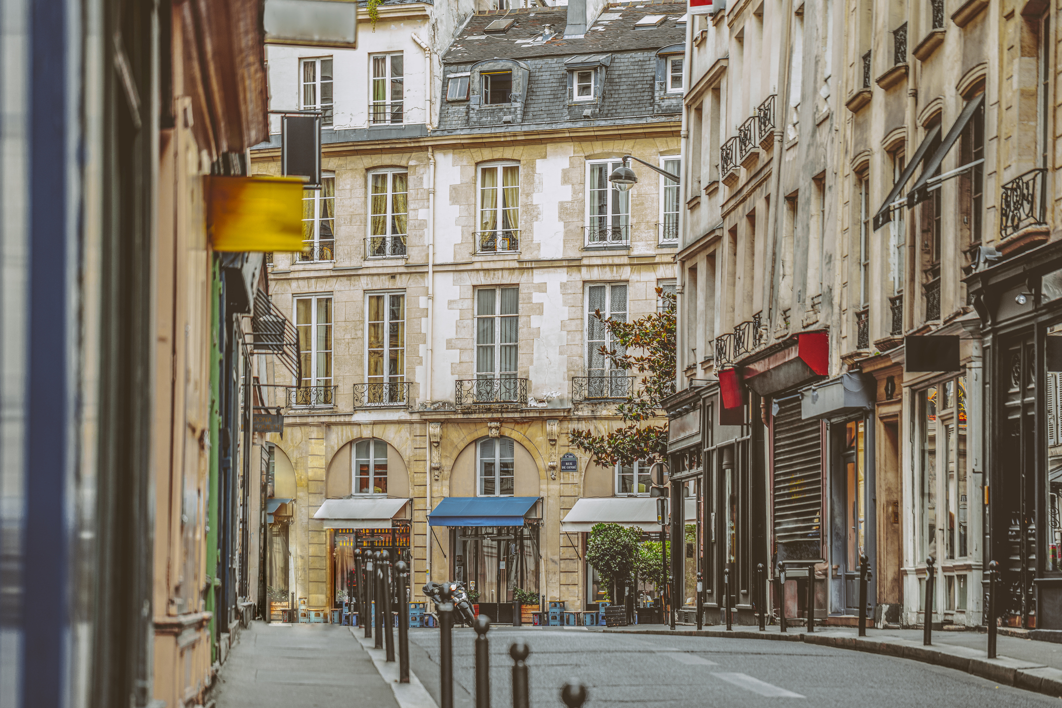 hotel located in the Latin Quarter